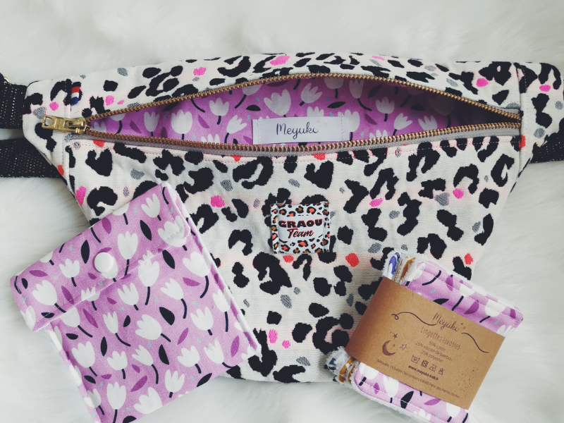 Ensemble 1 sac banane, 1 pochette, 1 lot de lingettes assortis