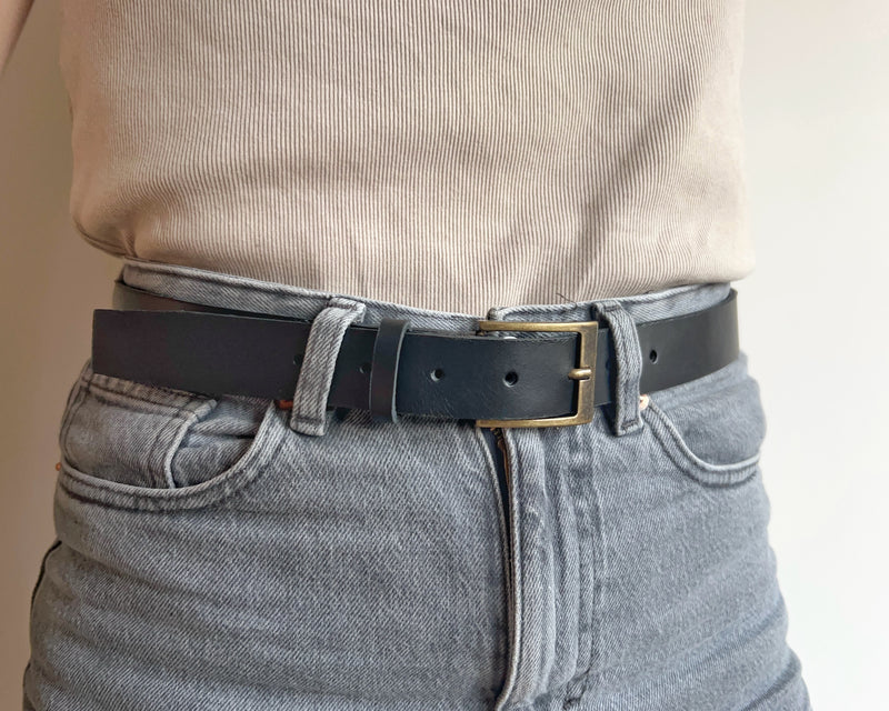Ceinture en cuir au tannage végétal et boucle en laiton vieilli