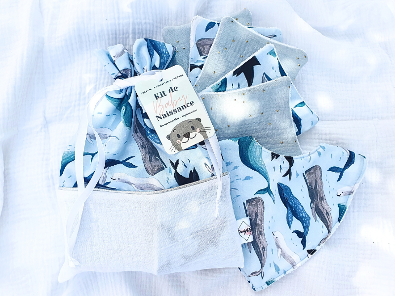 Pochon, bavoir et 5 lingettes Kit de naissance