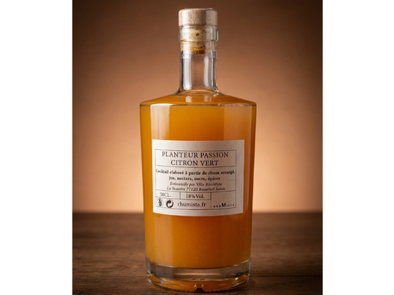 Une bouteille de planteur Passion Citron Vert 18%Vol. 50Cl
