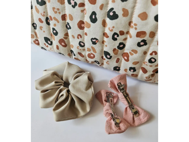 Trousse pour seche cheveux et accessoires coiffure
