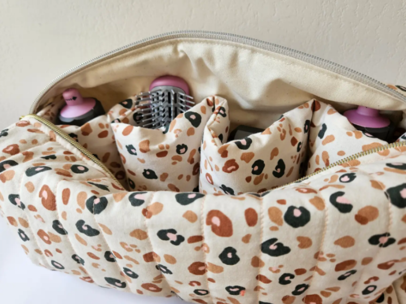 Trousse pour seche cheveux et accessoires coiffure