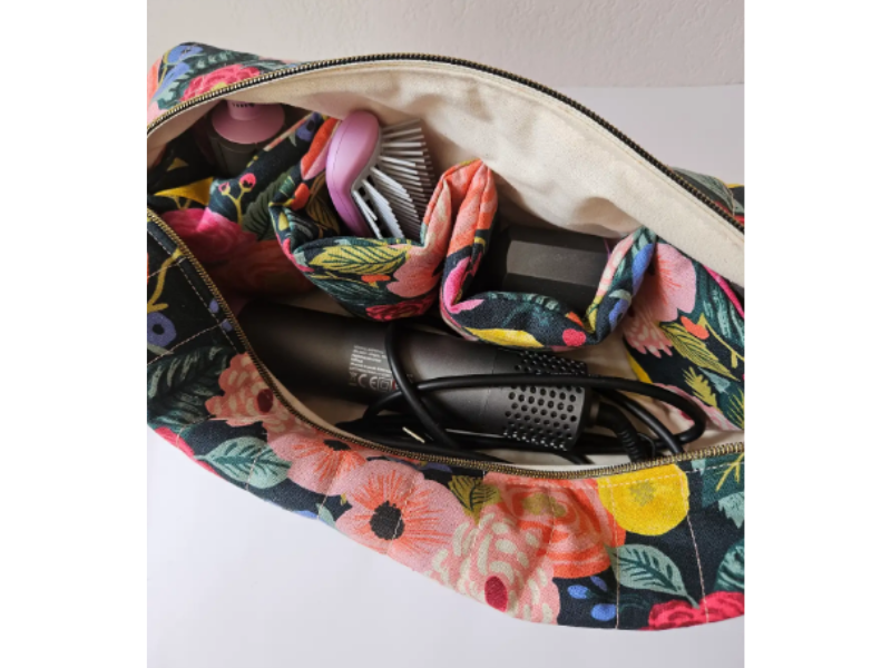 Trousse pour seche cheveux et accessoires coiffure