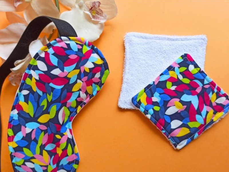 Coffret beauté : Serviette turban pour cheveux, masque de nuit et lingettes