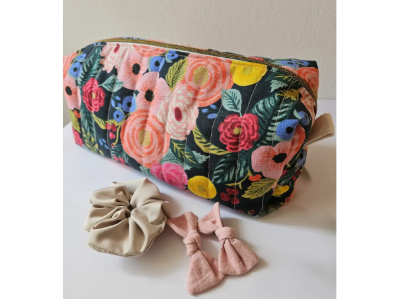 Trousse pour seche cheveux et accessoires coiffure
