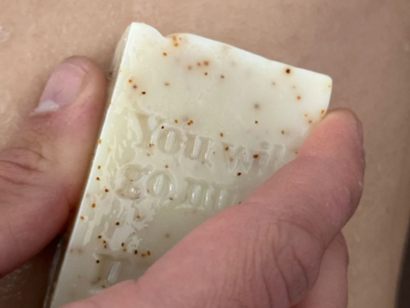 Coffret artisanal savon exfoliant et baumes à lèvres