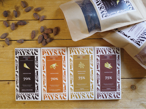 Coffret de 4 tablettes de chocolat fin, pistoles et poudre de cacao
