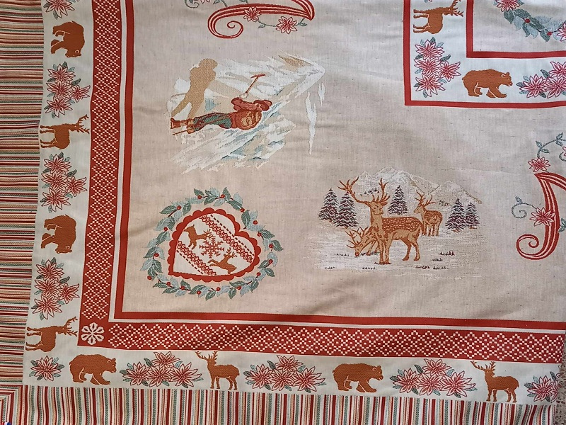 Nappe carrée Montagne Jacquard 160 cm X 160 cm