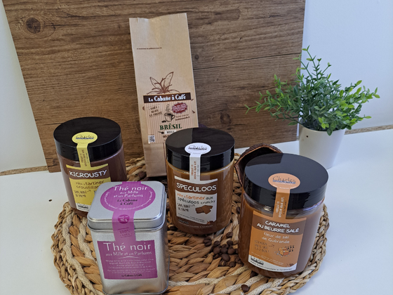 Assortiment gourmand de pâtes à tartiner et café et thé