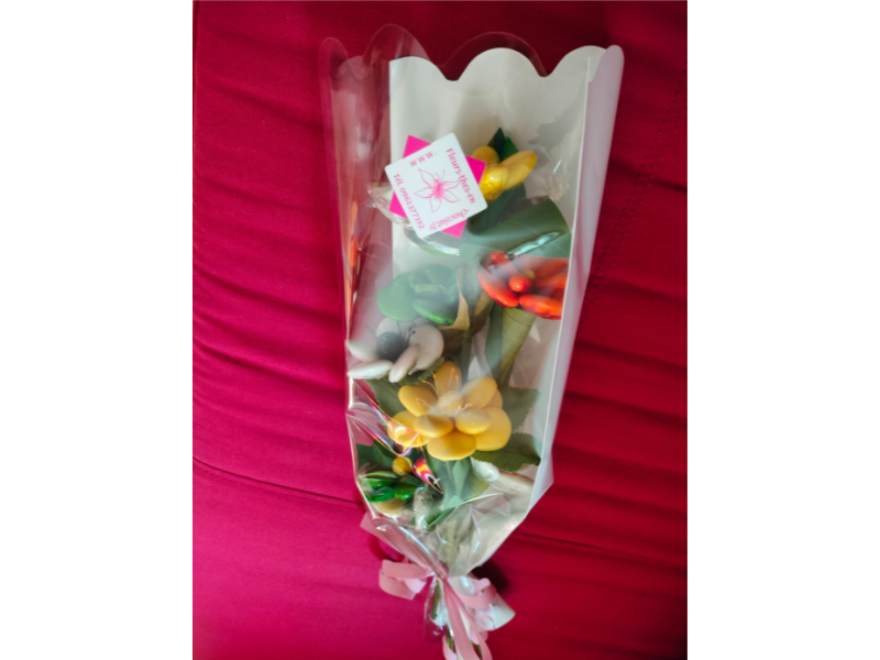 Bouquet fleurs en dragées et friture de Pâques en chocolat