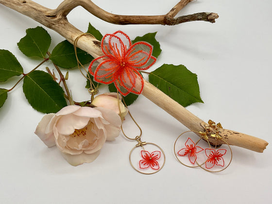 Parure 1 collier, 1 paire de boucle d'oreille créole et 1 broche