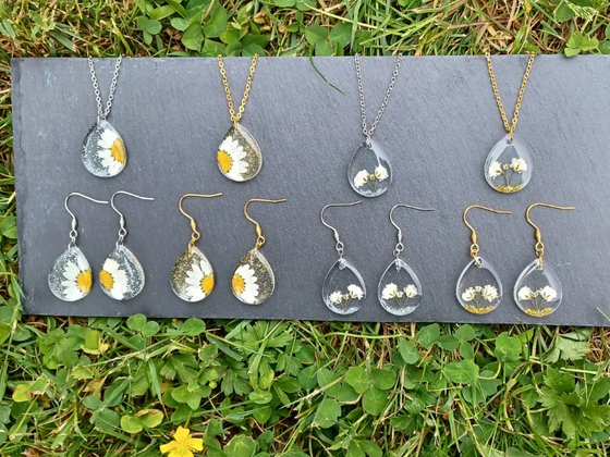 Parure blanche Collier et Boucles d'oreilles