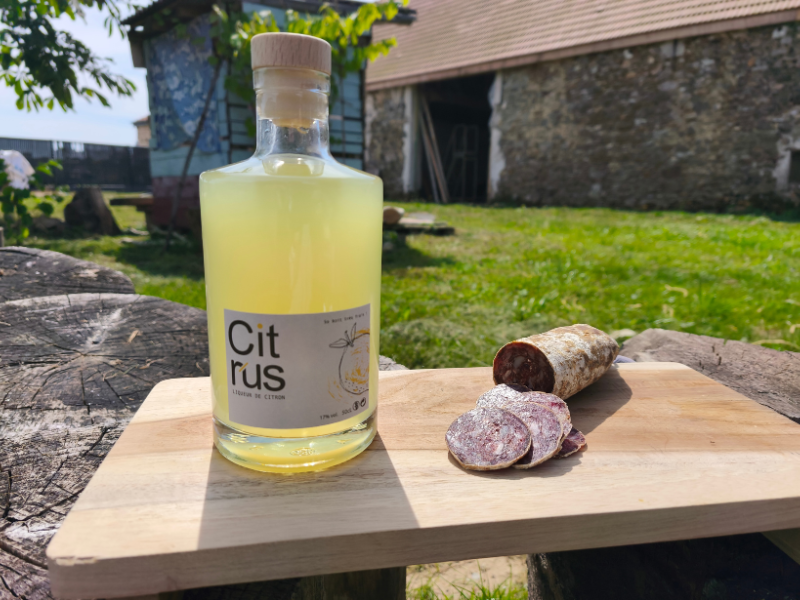1 bouteille de citrus + Saucisson de Black Angus