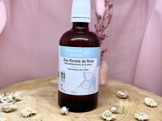 Soin éclat de la peau : Eau de rose 50 mL, pierre de Gua Sha et un savon invité