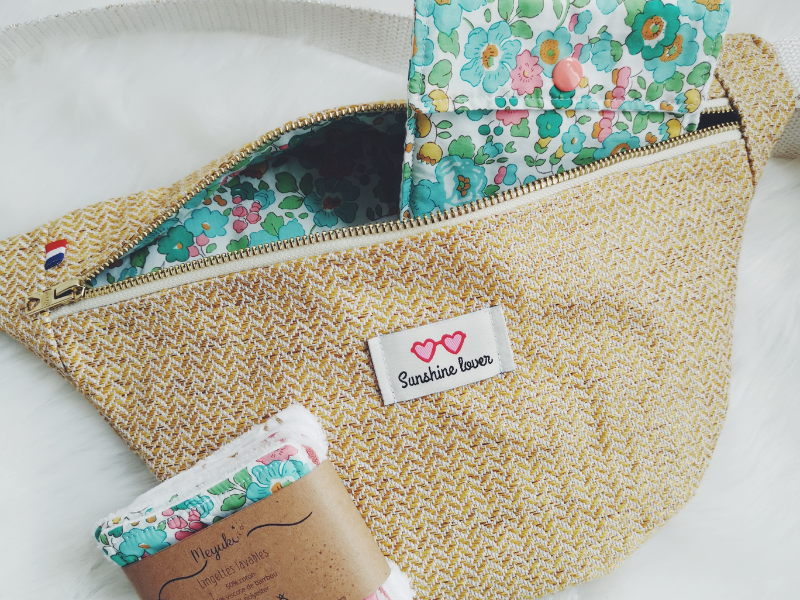 Ensemble 1 sac banane, 1 pochette, 1 lot de lingettes assortis