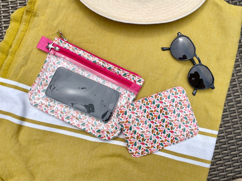 Trousse tactile smartphone et porte carte assortis