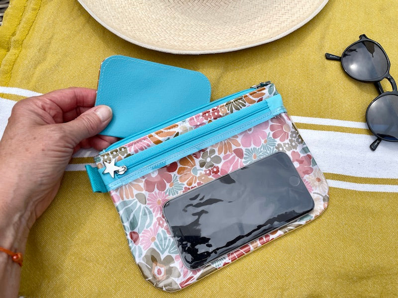 Trousse tactile smartphone et porte carte assortis