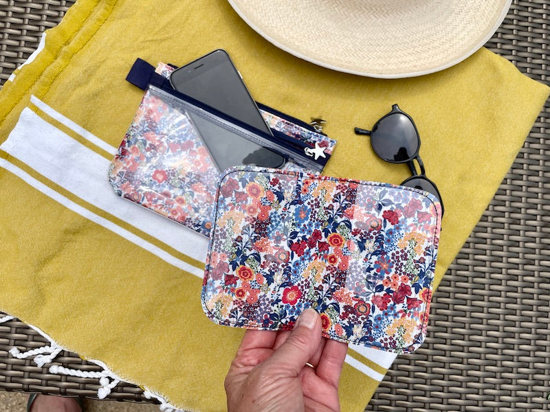 Trousse tactile smartphone et porte carte assortis