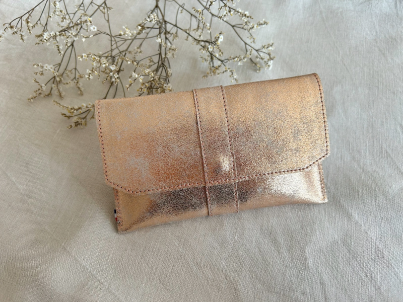 Pochette avec rabat et bouton pression