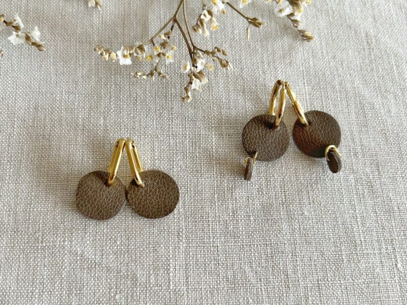 Créoles et double pastilles en cuir