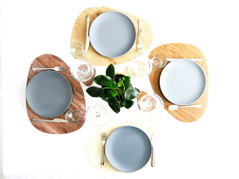 Ensemble de 4 sets de table et 4 sous-verres assortis PEBBLE