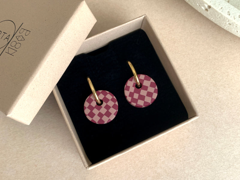 Créoles à pampilles bicolores motif damier