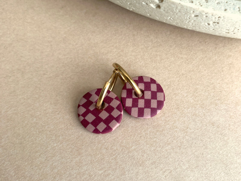 Créoles à pampilles bicolores motif damier