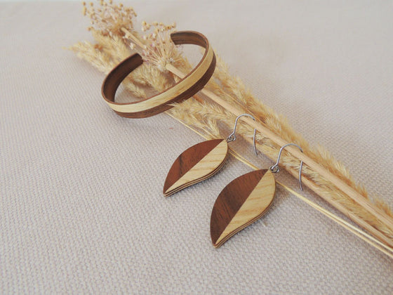 Bracelet manchette et boucles d'oreilles en marqueterie bois