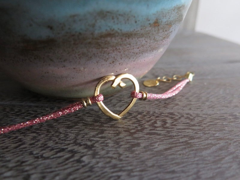 Bracelet coeur ajustable sur cordon