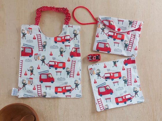 Bavoir bébé élastique maternelle + lingette bebe + pochette pour l'ensemble