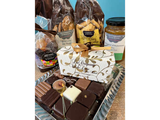 Colis de Noël (biscuits, chocolats et confiture)