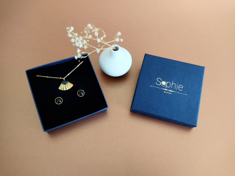 Parure 1 collier pendentif et 1 paire de boucles d'oreilles en nacre ou agate