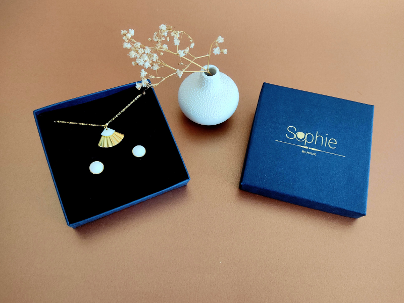 Parure 1 collier pendentif et 1 paire de boucles d'oreilles en nacre ou agate