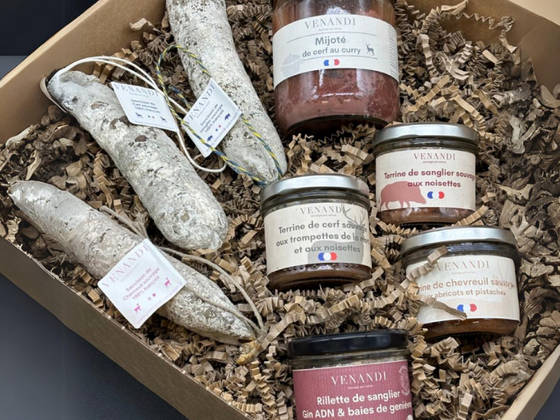 Coffret intégral : 3 saucissons, 3 terrines de gibier 1 rillette de gibier et 2 plats cuisinés