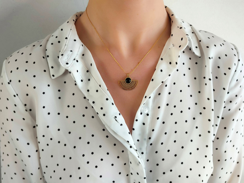 Parure 1 collier pendentif en nacre ou agate et 1 bracelet