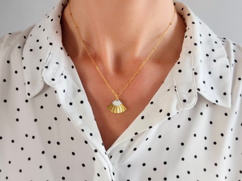Collier pendentif éventail La Mystérieuse