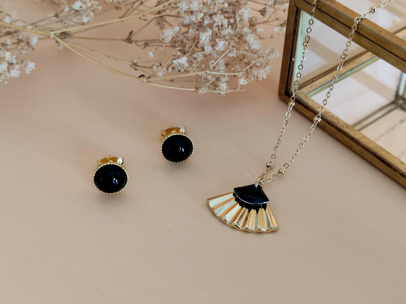 Parure 1 collier pendentif et 1 paire de boucles d'oreilles en nacre ou agate