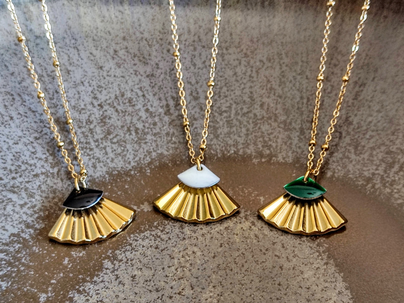 Collier pendentif éventail La Mystérieuse