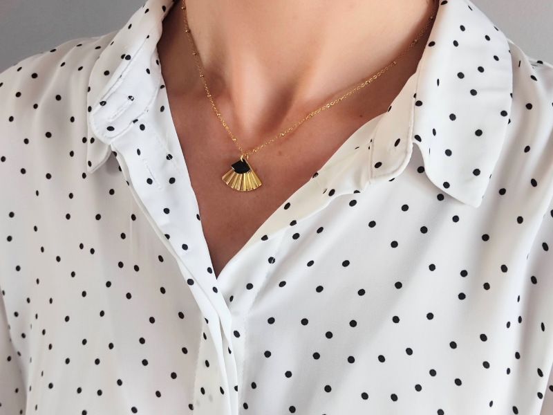 Collier pendentif éventail La Mystérieuse