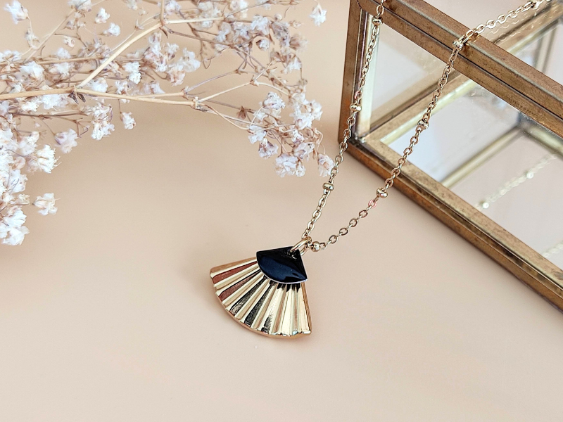 Collier pendentif éventail La Mystérieuse