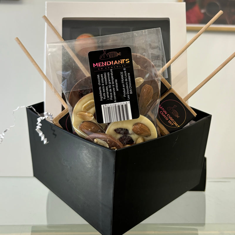 1 boîte de chocolats fourrés, 1 réglette et 4 bâtons pour chocolat chaud