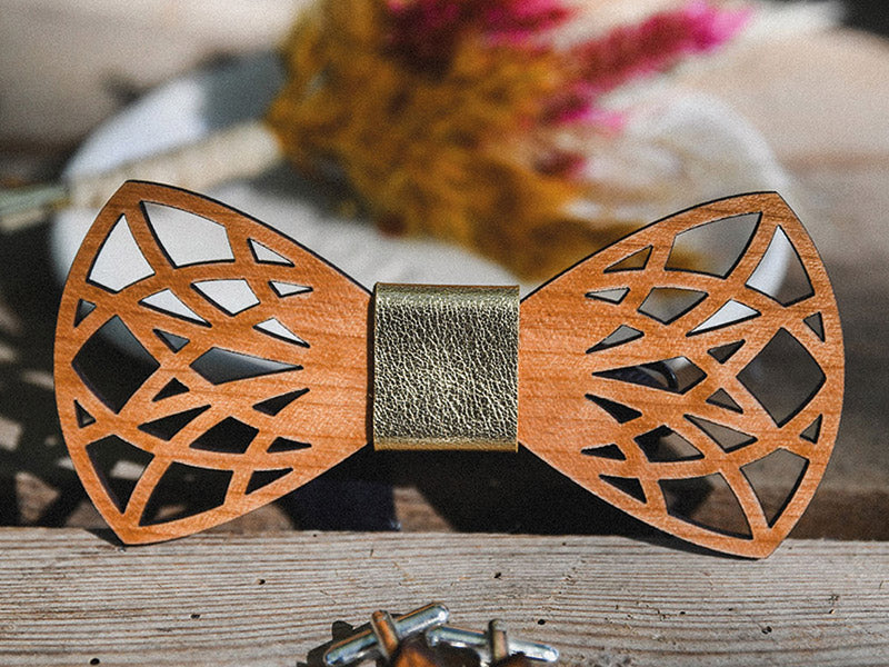 Noeud papillon en bois et cuir doré