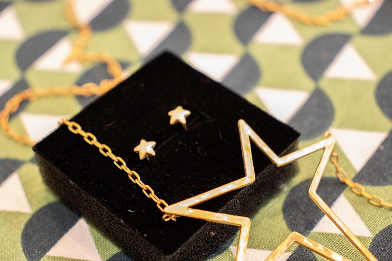 Parure puces oreilles et collier étoile asymétrique