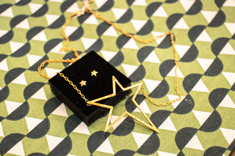 Parure puces oreilles et collier étoile asymétrique