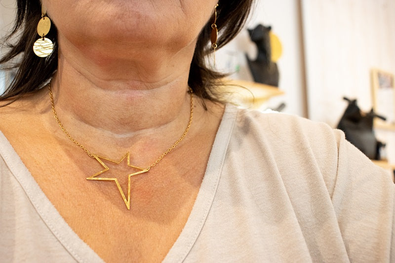 Parure puces oreilles et collier étoile asymétrique