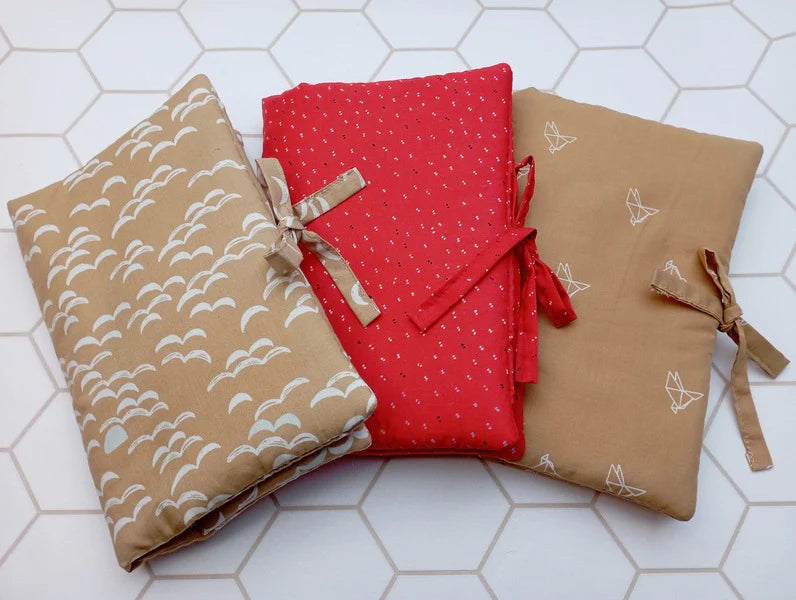 Duo matelas à langer nomade et protège carnet de santé