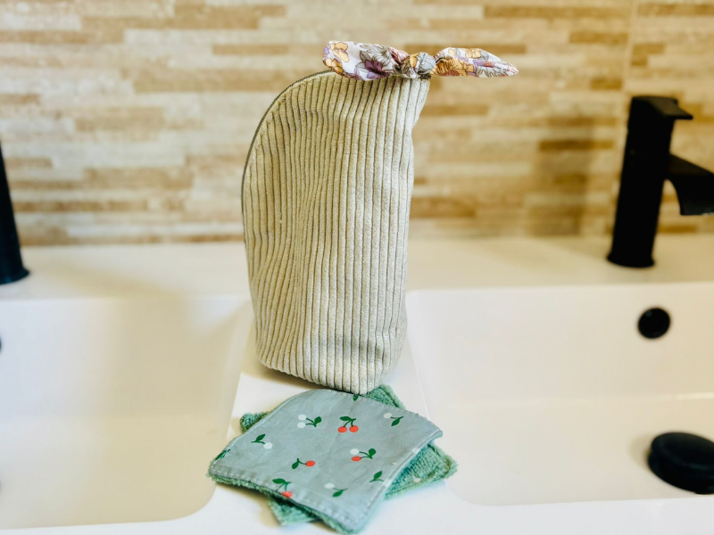 Trousse pot maquillage velours + 5 pinceaux + 2 lingettes