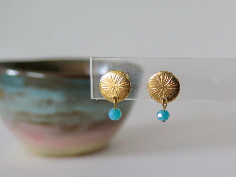 Boucles d’oreilles pastille or et perle de verre