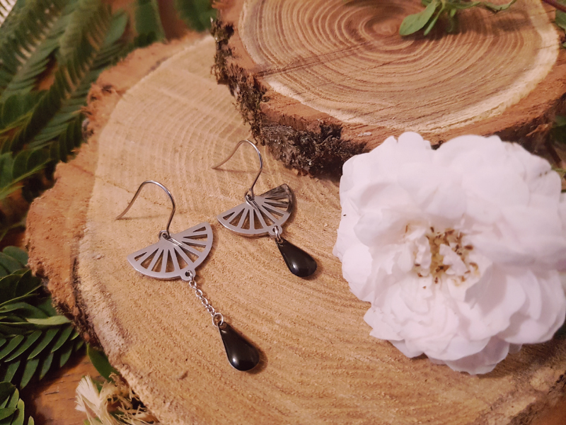 Bague et boucles d'oreilles asymétriques