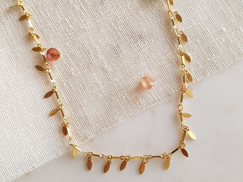 Parure collier Tanner et puces Nacre